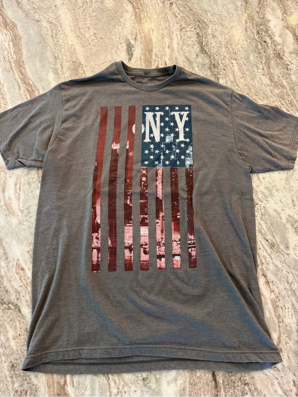 Savvy Men's Gray Tee with Red and Blue NY Flag Graphic Size XL
